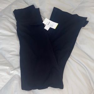 *New with tags* Old Navy Active “Go-Dry” yoga pants (size small)